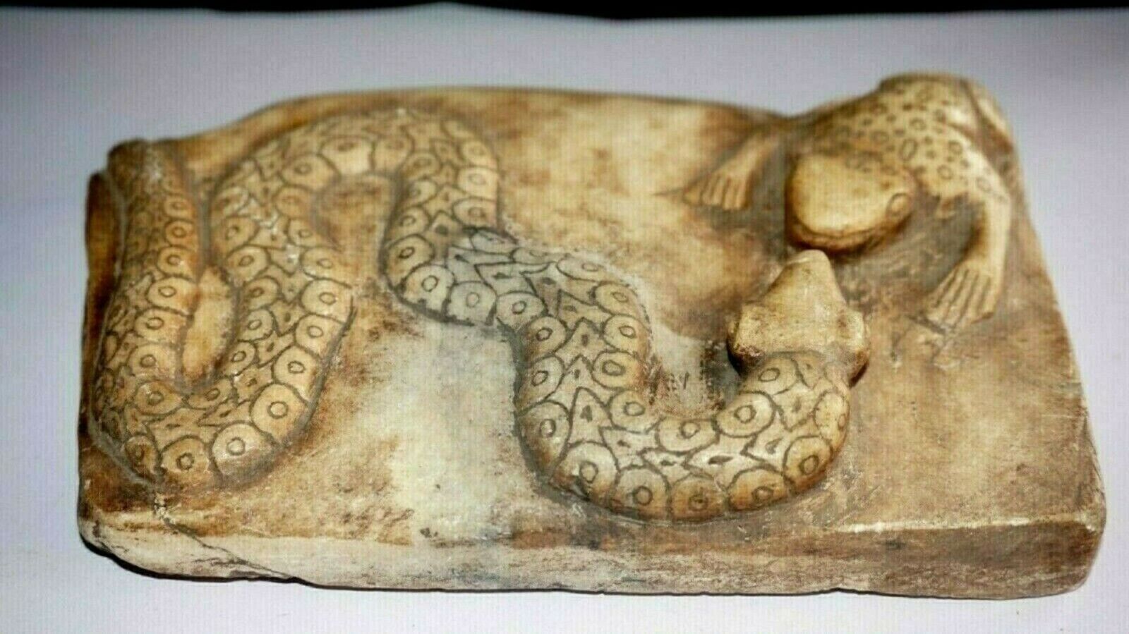 Peruvian Inca made in caliza stone – snake and a toad