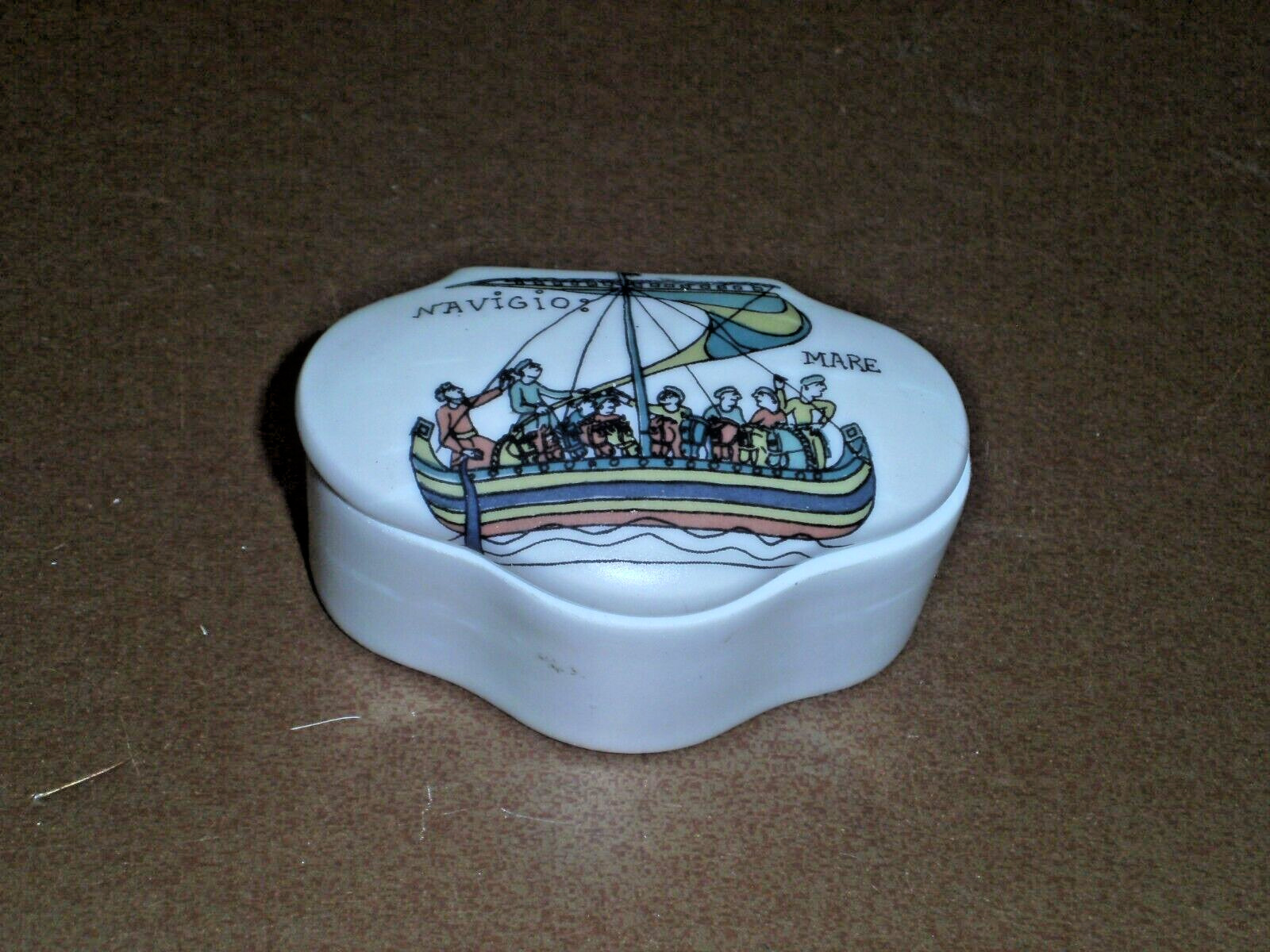 Limoges Small Trinket Pill Box Bayeux Tapestry Scene France Normandy History