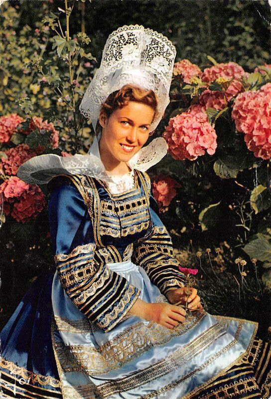 Cpsm - Young Girl IN Costume De Rosporden-Concarneau