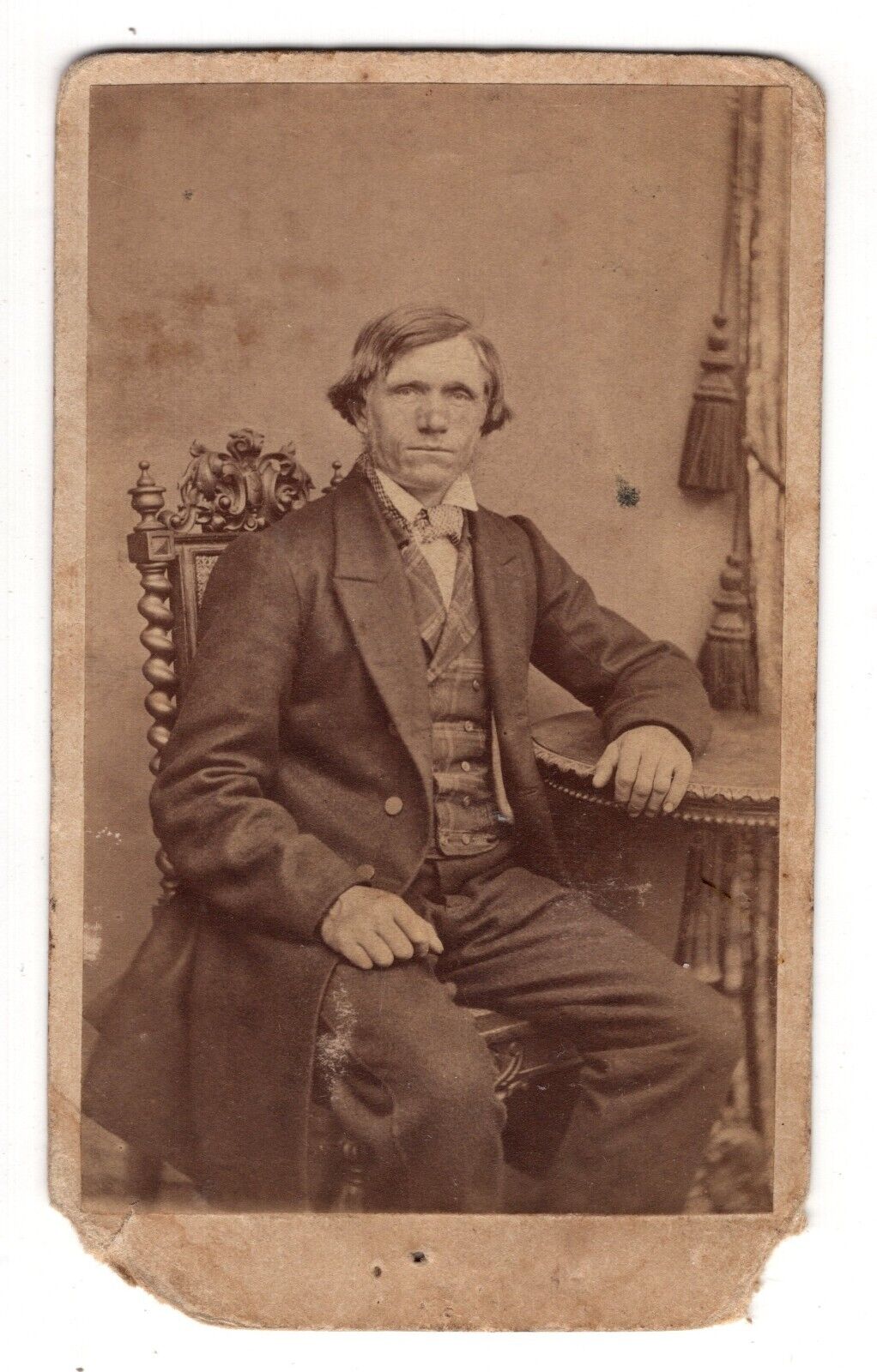 CIRCA 1870s CDV OLDER MAN IN SUIT DETAILED UNMARKED