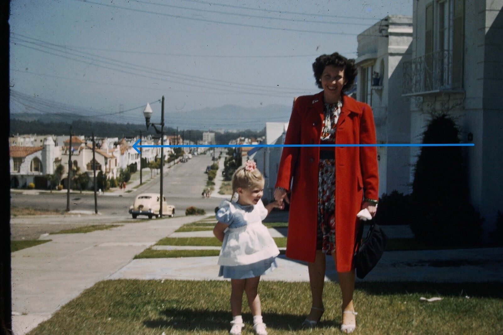 6X 1940s Red Border 35mm Slides Mother Daughter Cars Street #1036