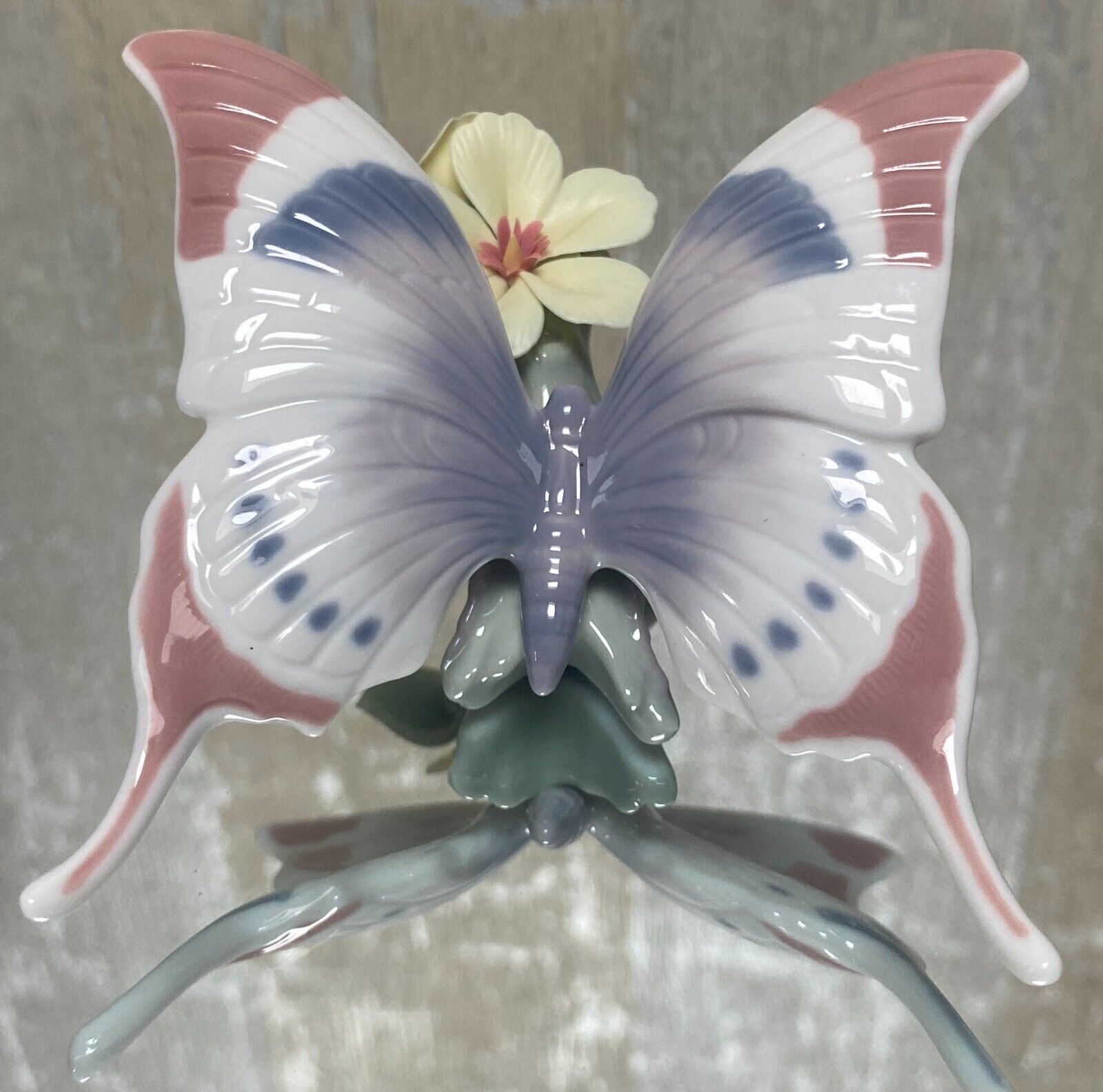 1994 Lladro A Moment\'s Rest Porcelain Butterfly Figurine Retired