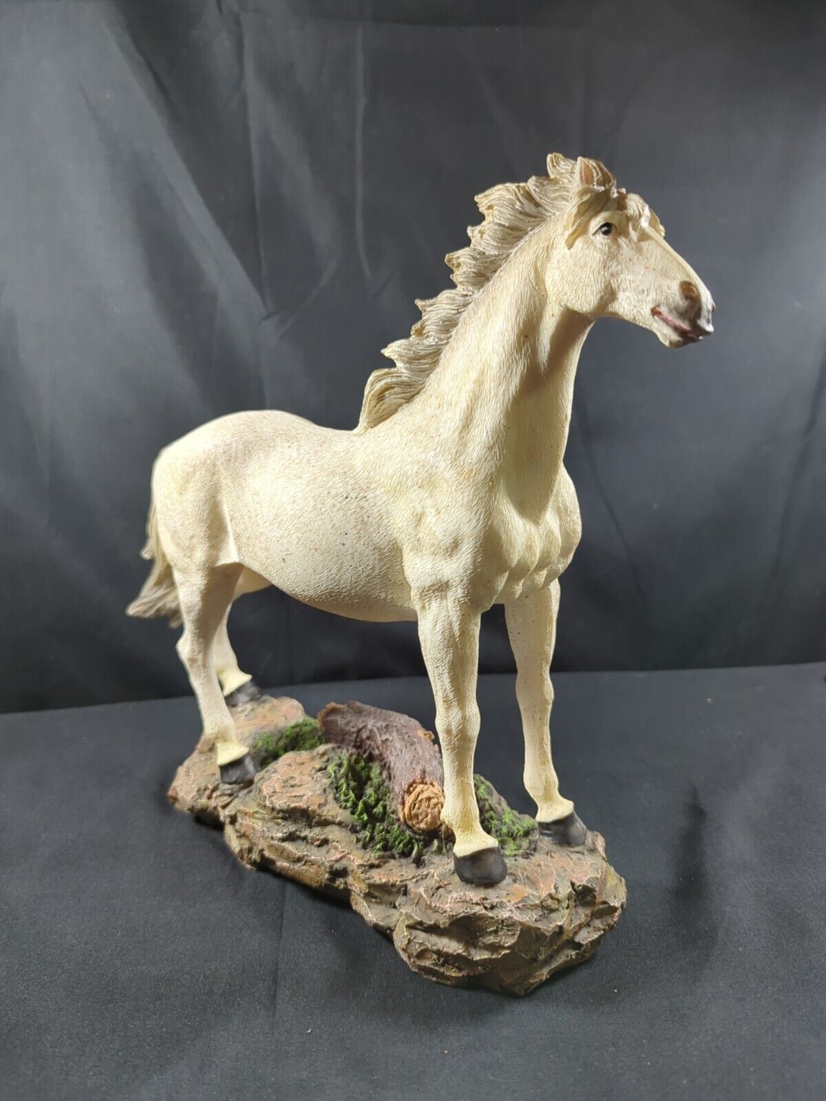 Vintage Young\'s Resin White Stallion Horse Standing Rock Cliff Figure 10\