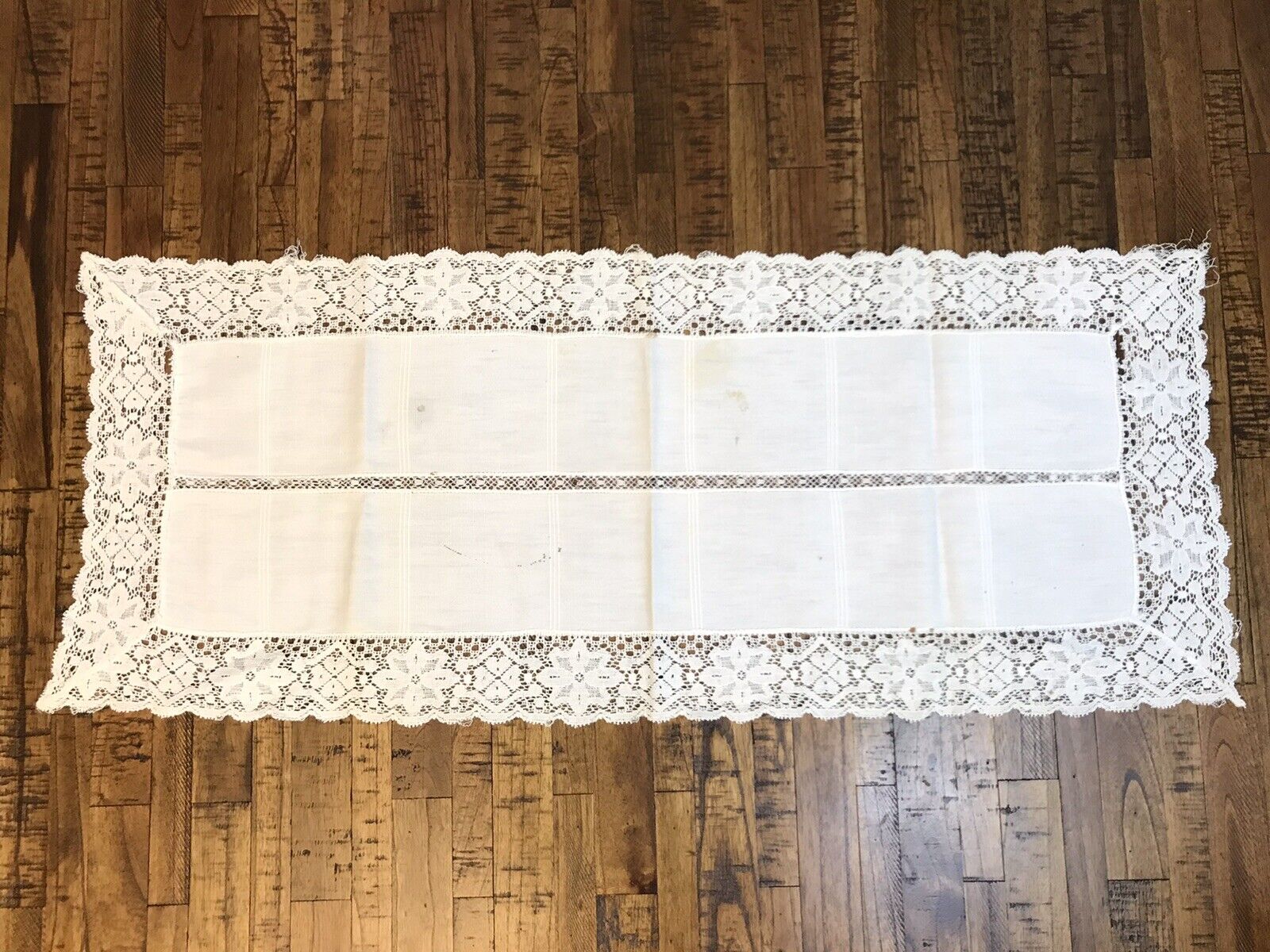 White 14”x34” Lace Trimmed Vintage Cutout embroidered Table runner Cotton blend?