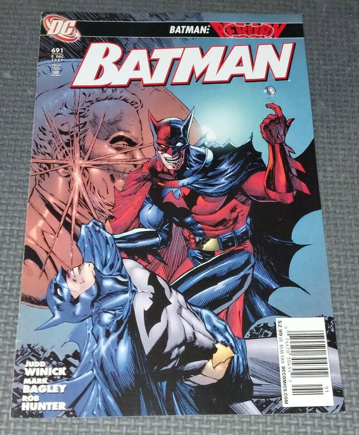 BATMAN #691 (2009) Newsstand Variant Cover Reborn Bagley Winick DC Two-Face