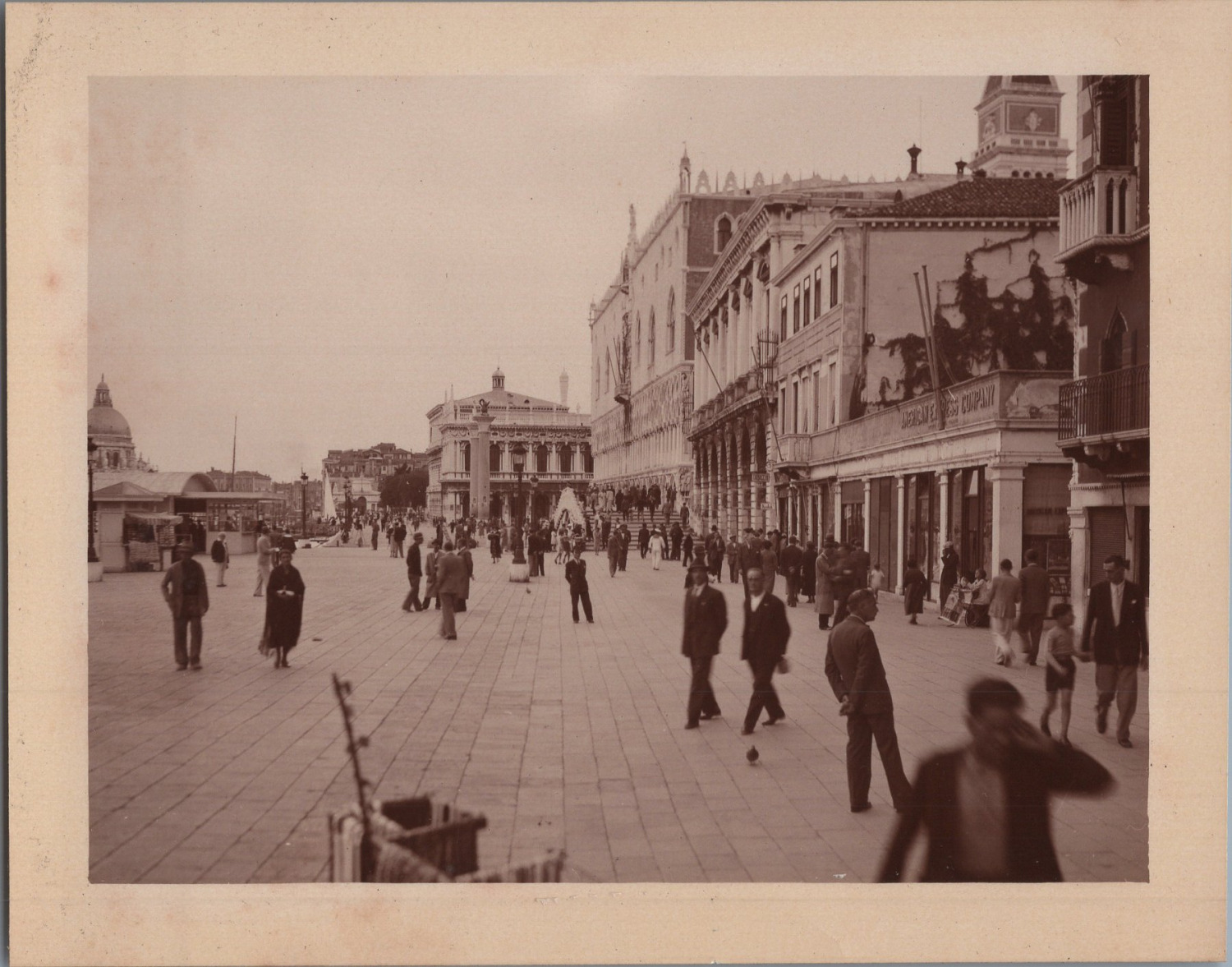 Italy, Venice, Pier at the Palazzo dei Dogi, Vintage print, circa 1900 Tirag