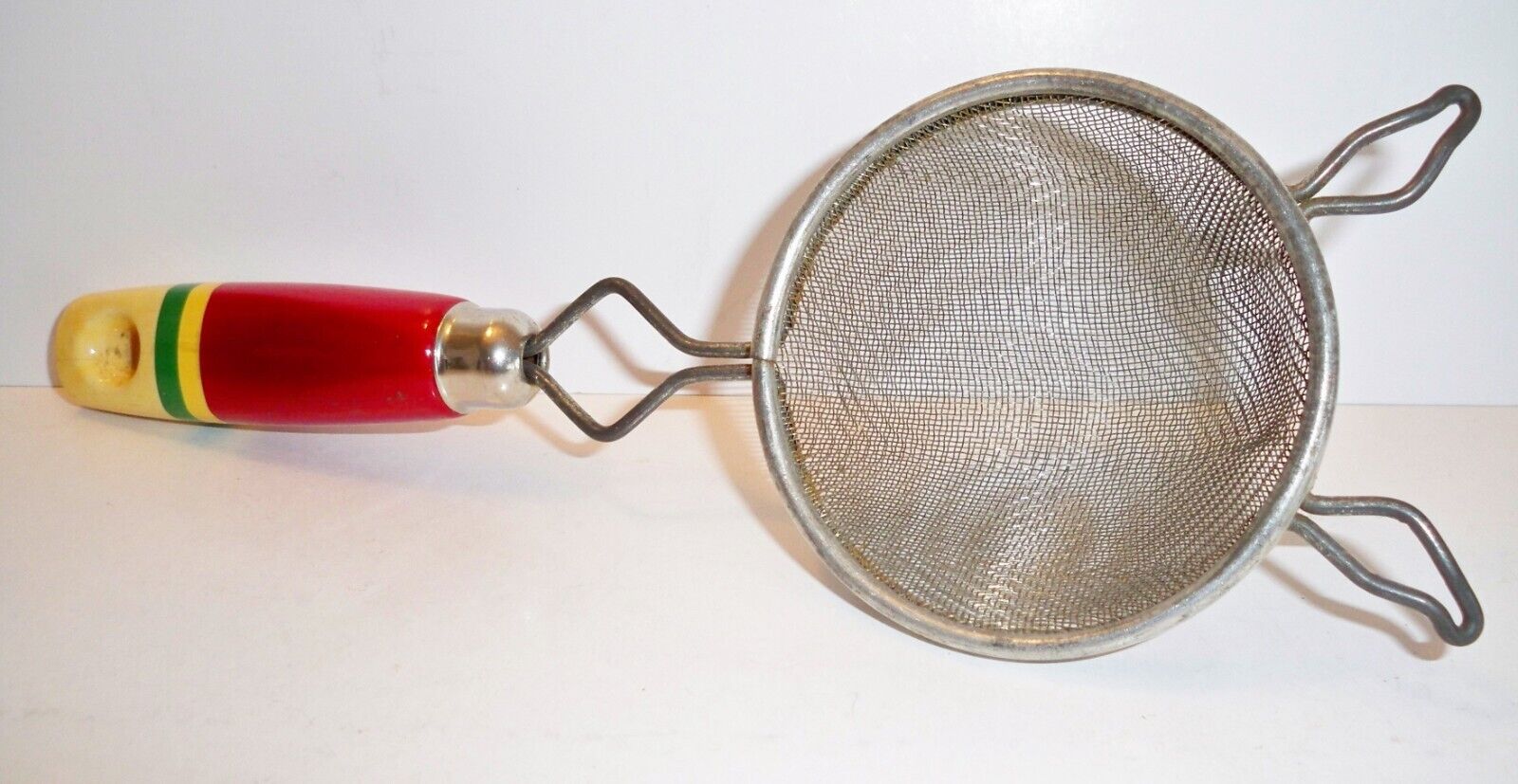 Vintage Small Ecko A&J Red/Cream Wood Handle Green Stripe Strainer/Sifter