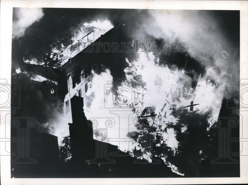 1951 Press Photo Fire
