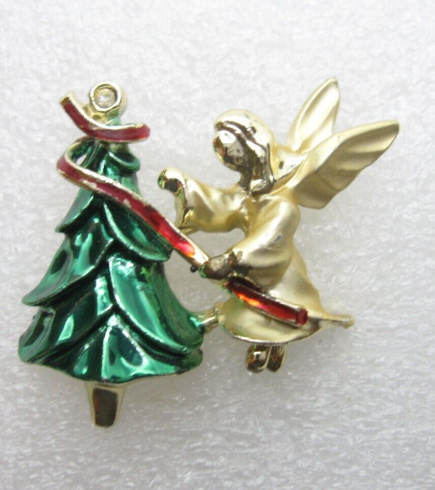 Winged Flying Angel Christmas Tree Lapel Pin (C430)