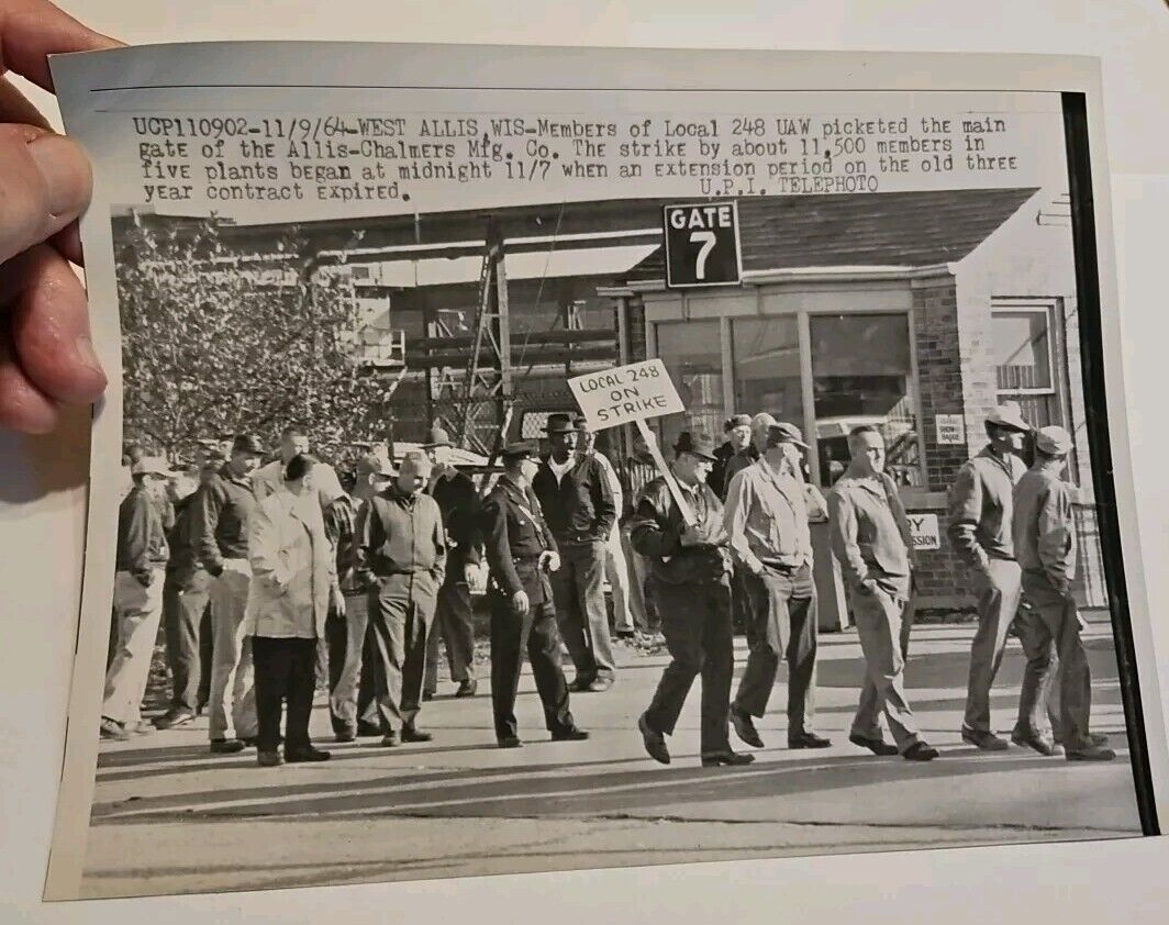 Vintage Photo West Allis. Wis. ALLIS CHALMERS PLANT 1964 Workers Strike Picket