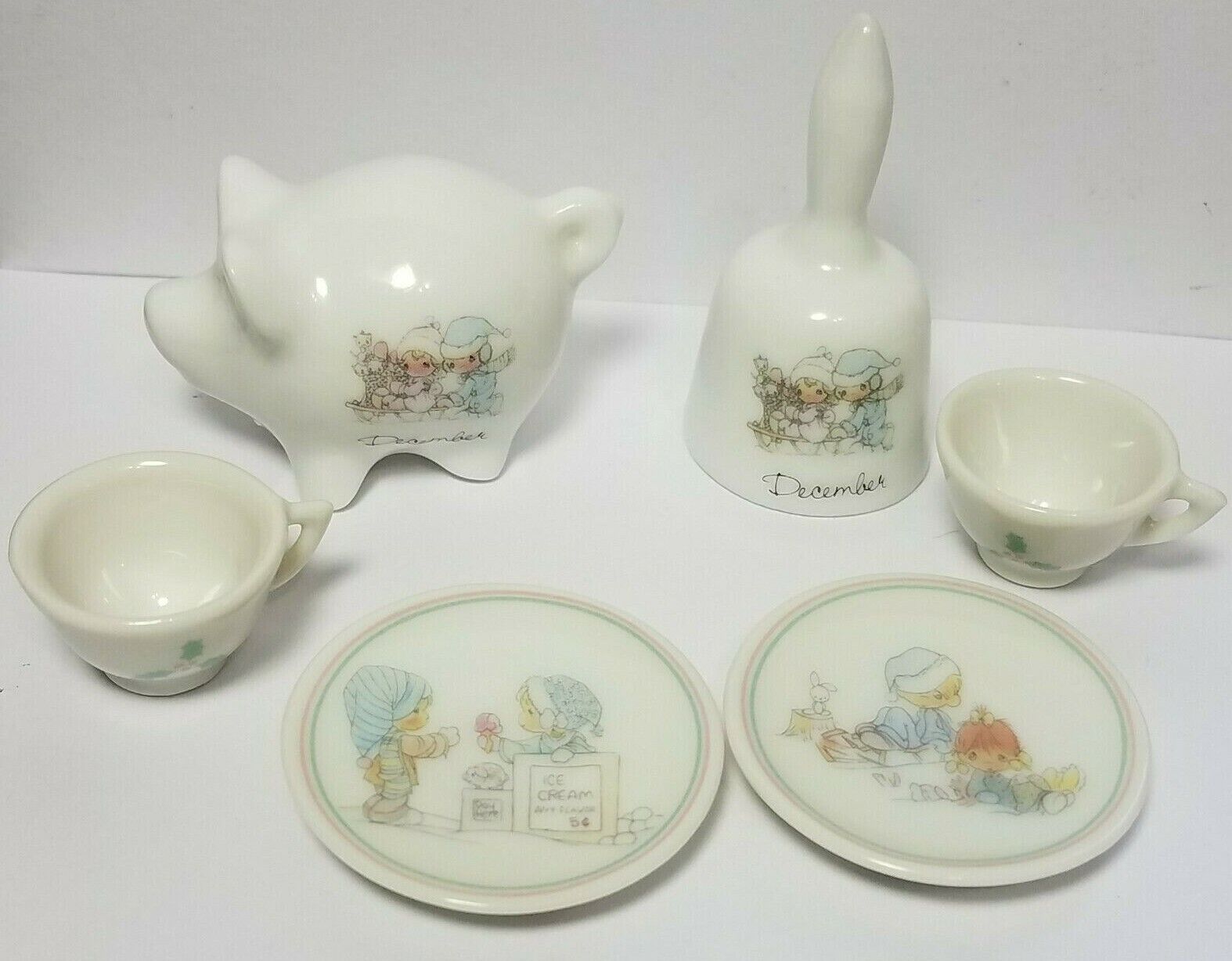 VTG 1989 DECEMBER MINIATURES PRECIOUS MOMENTS BELL PIG 2 PLATES 2 CUPS FIGURINES