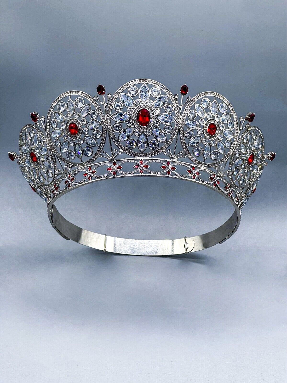 Miss Universe Diamond Nexus Crown “The Peace Crown” Cubic Zirconia, rubí color,