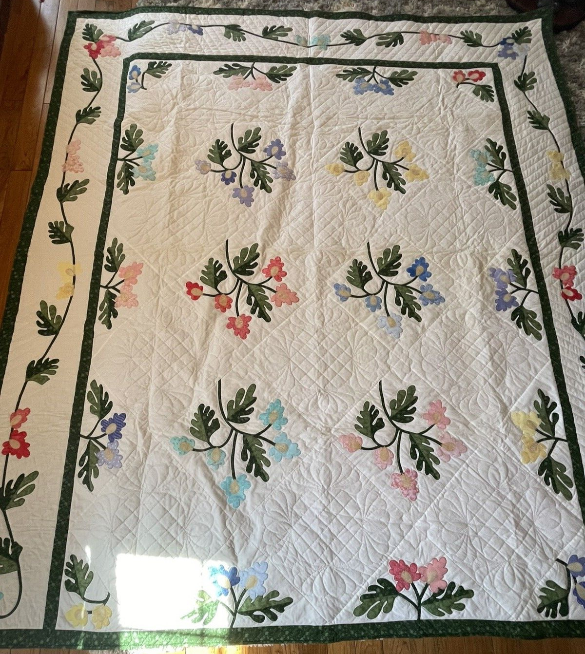 Amazing handmade  Flower applique Hand Quilted with Makers lable LotA