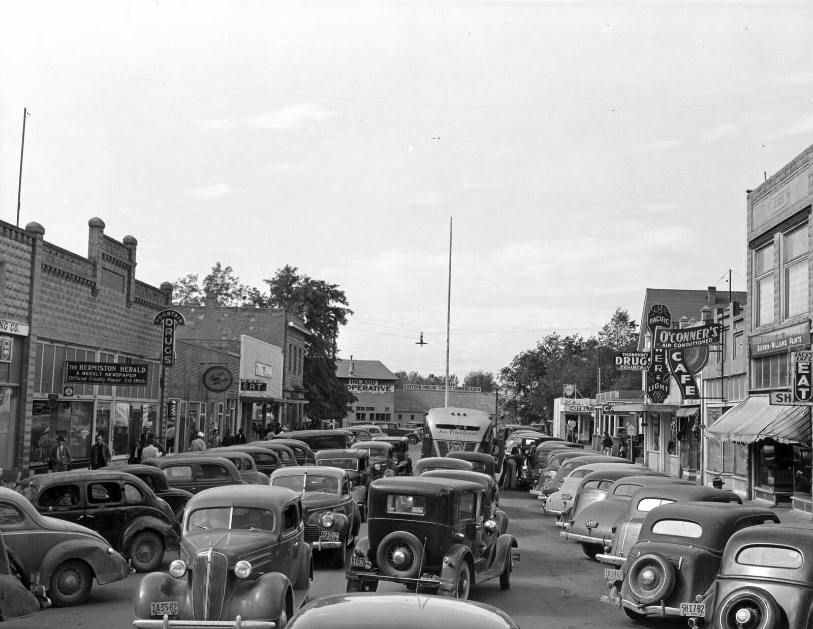 1941 Main Street, Hermiston, Oregon Vintage Old Photo 8.5