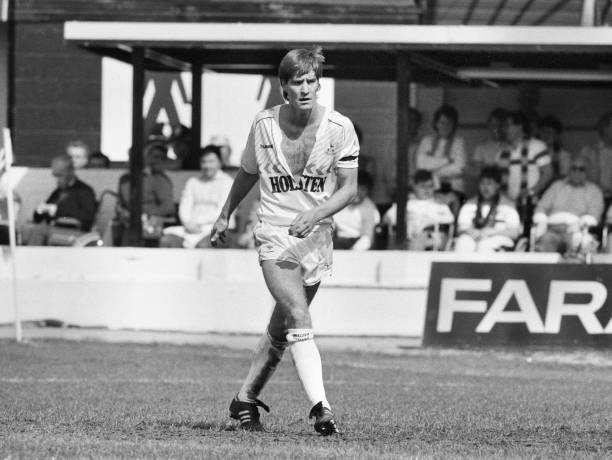 Spurs defender Richard Gough in action with ripped shirt 1987 Old Photo 2