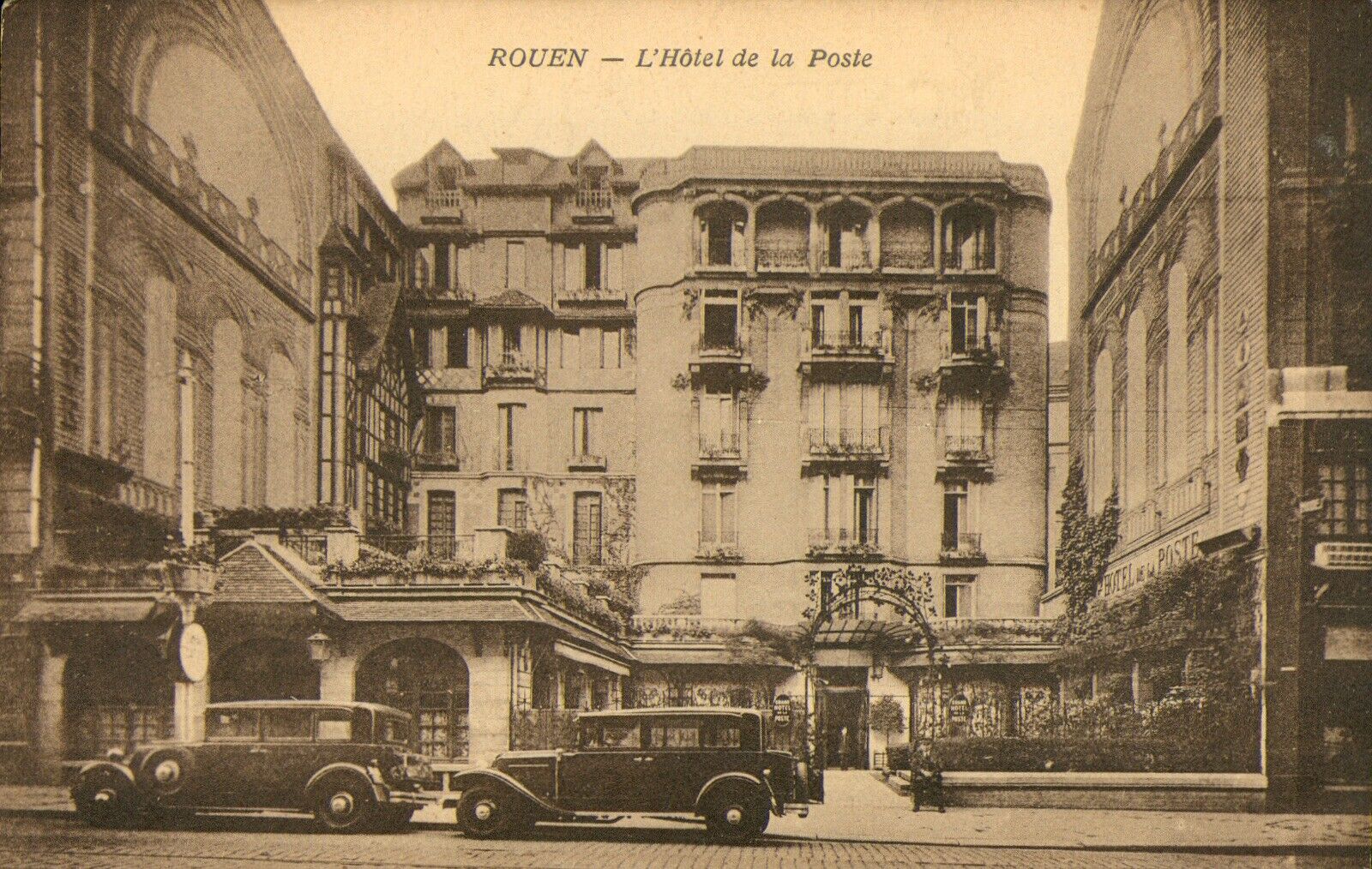 Postcard ANTIQUE c1900s France ROUEN L’Hotel de La Poste Old Cars Big Gate RPPC