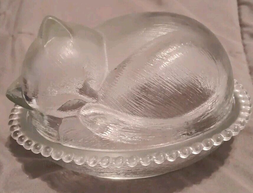 Vtg Indiana - Clear Glass Covered Trinket Dish - Sleeping Cat / Kitten On Nest 