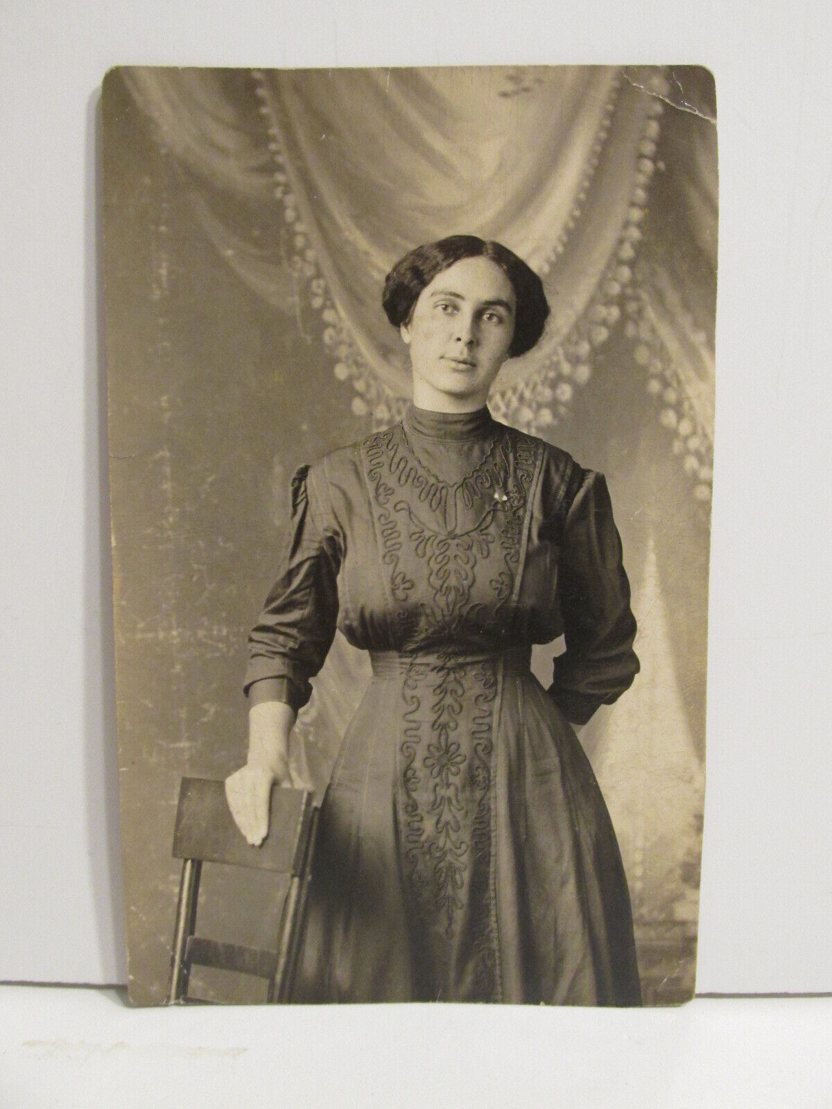 RARE VINTAGE VICTORIAN EDWARDIAN WOMAN STUDIO PHOTO POSTCARD POST CARD PICTURE