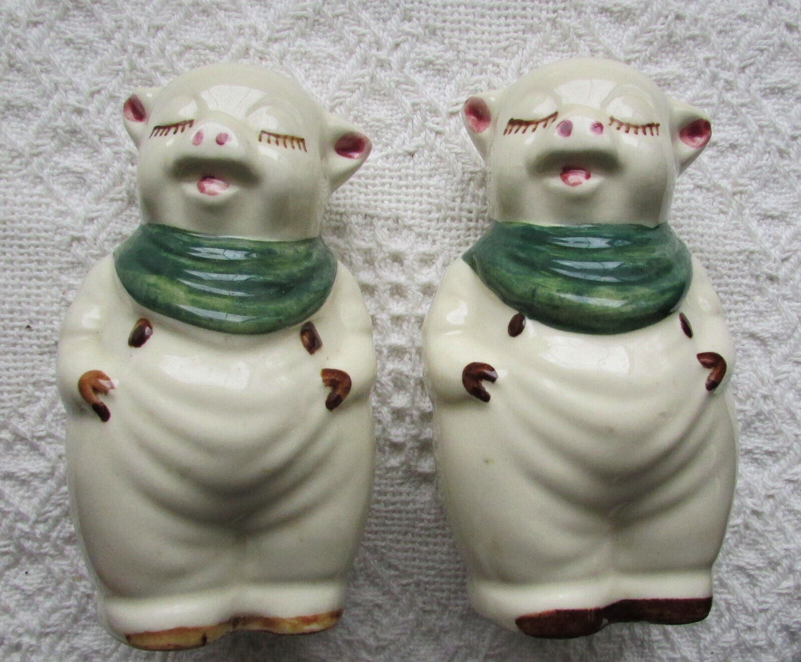 Vintage Shawnee Pottery Smiley Pig  Salt & Pepper Shakers 5\