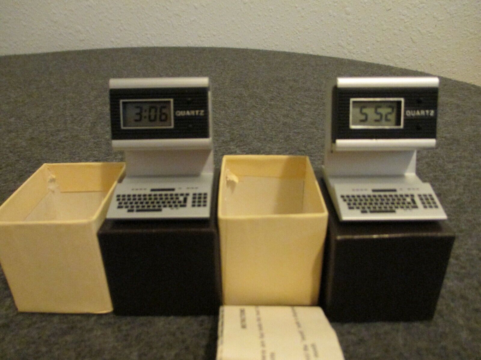 1980's NOS (2) QUARTZ PROMO COMPUTER CLOCK / DESK ADVERTISEMENT- NEW BATTS W/BOX