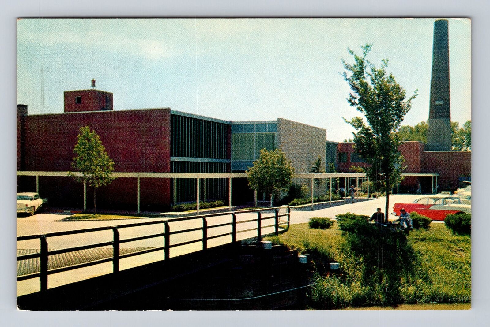 Amana IA-Iowa, Amana Refrigeration Inc. Factory, 50\'s Car, Vintage Postcard