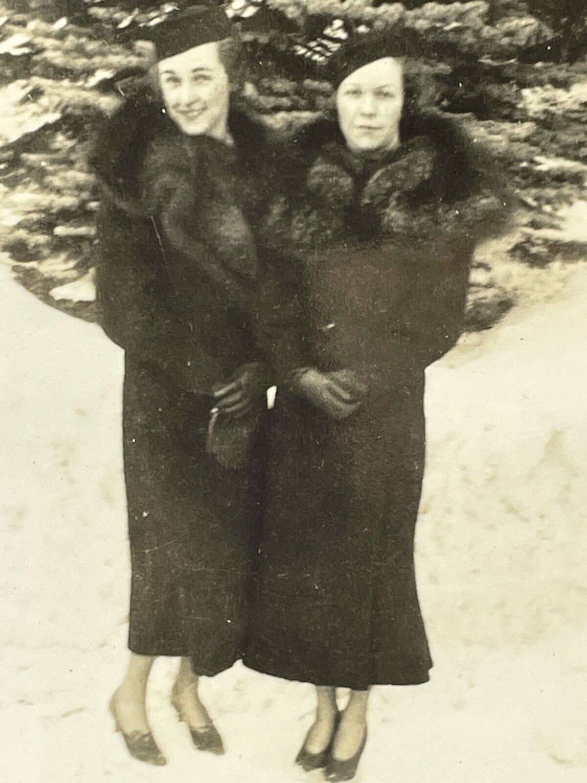 XE Photograph Lovely Pretty Women Fur Coats Snow Portrait 1940's
