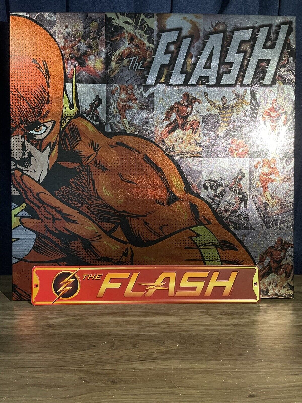 DC Comics Lot of 2 The Flash Canvas Wall Art 25 x 25 and Metal Sign 20 x 3  1/2