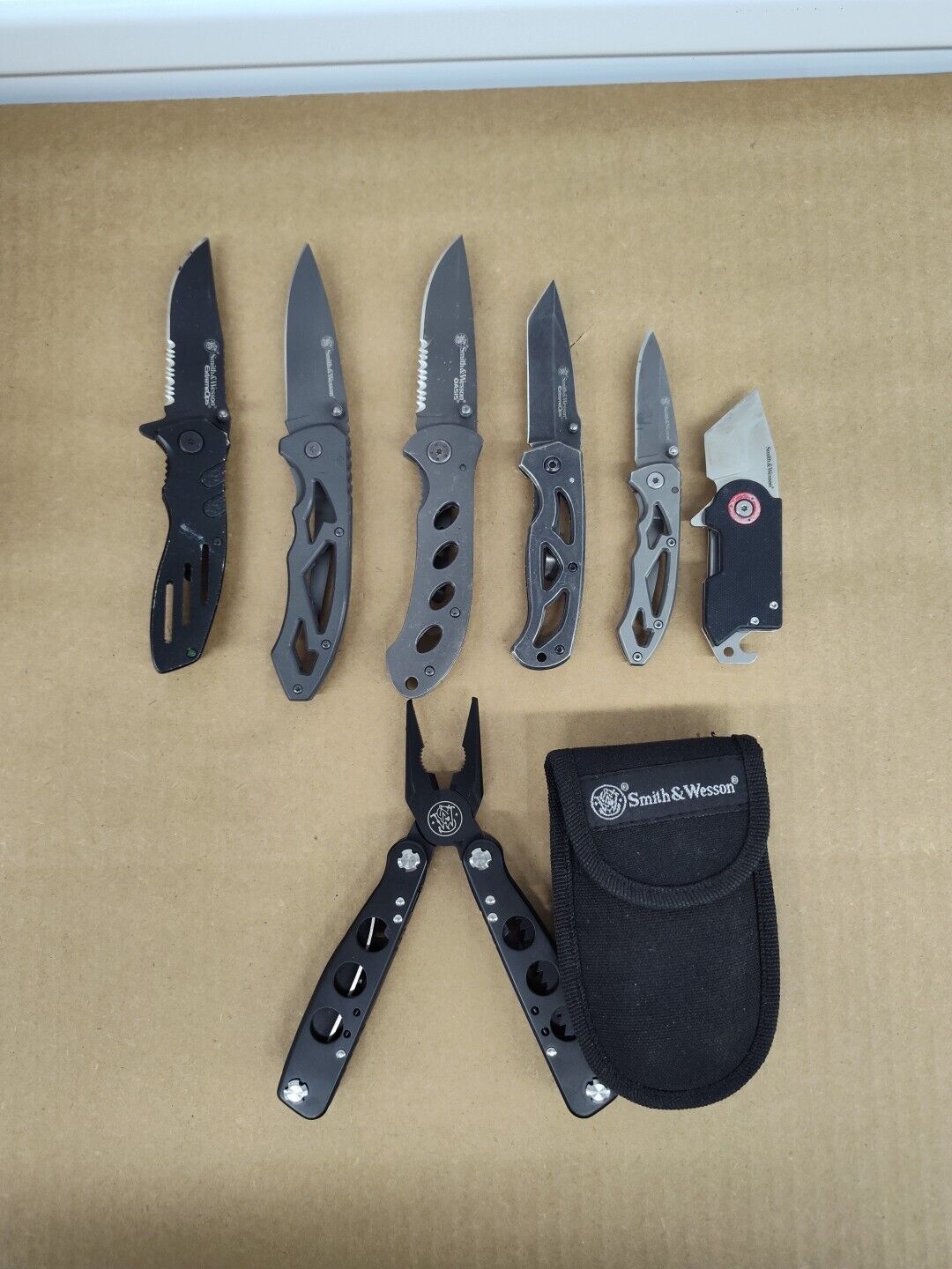 Lot C 7 TSA Confiscated SMITH AND WESSON EDC M&P SWAT More Pocket Knives Multi 