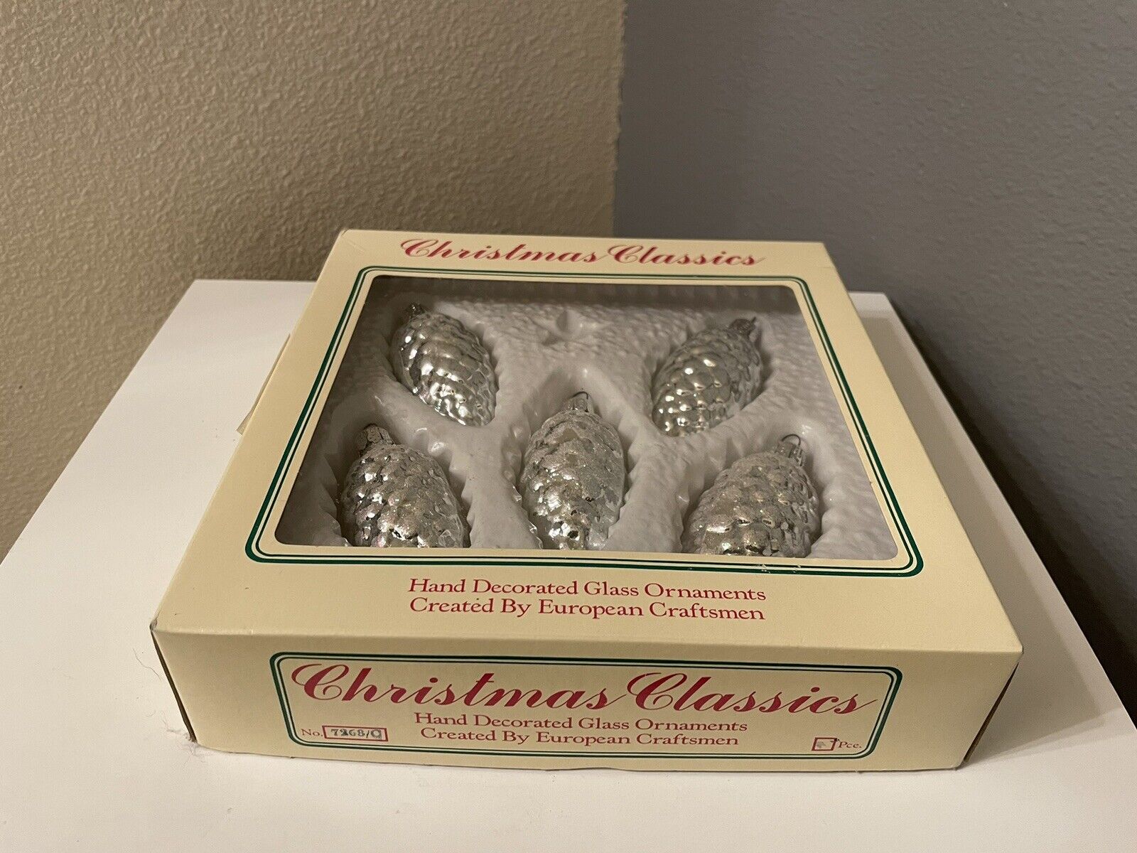 VTG RARE Christmas Classics European Handpainted Pine Cones Set 5 NIB Ornaments