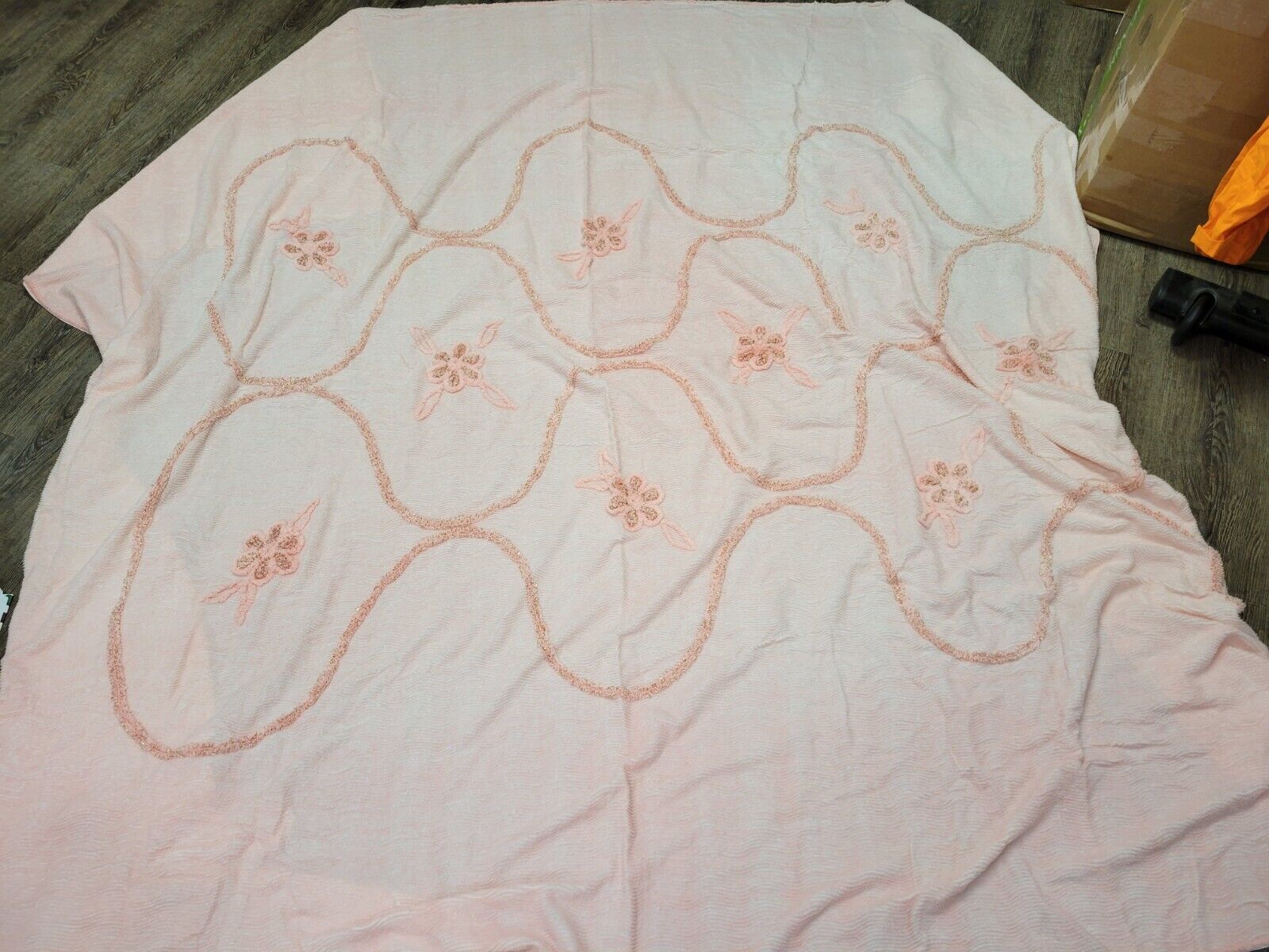 Vintage 1950s 1960s Pink Chenille Bedspread Gold Accents Queen King 100\