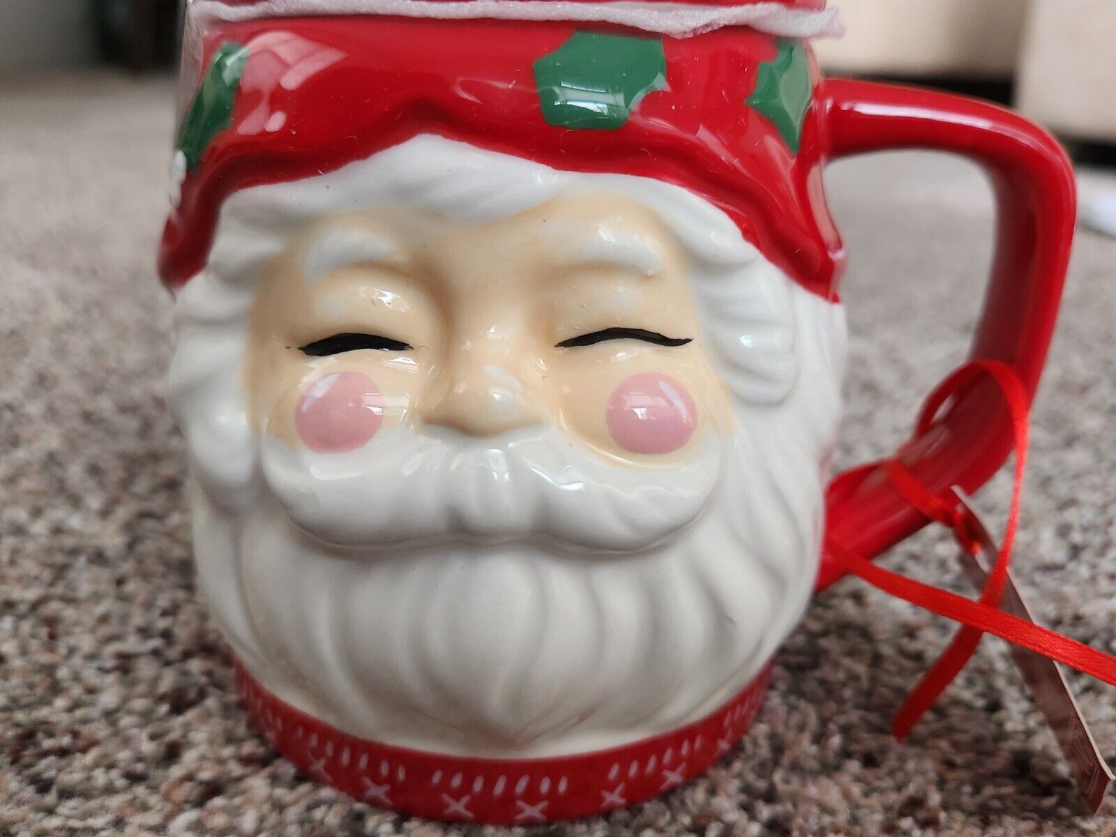 3D Santa Red White w/ Green Holly Leaf Mug w/ Lid Top 14 oz Ceramic