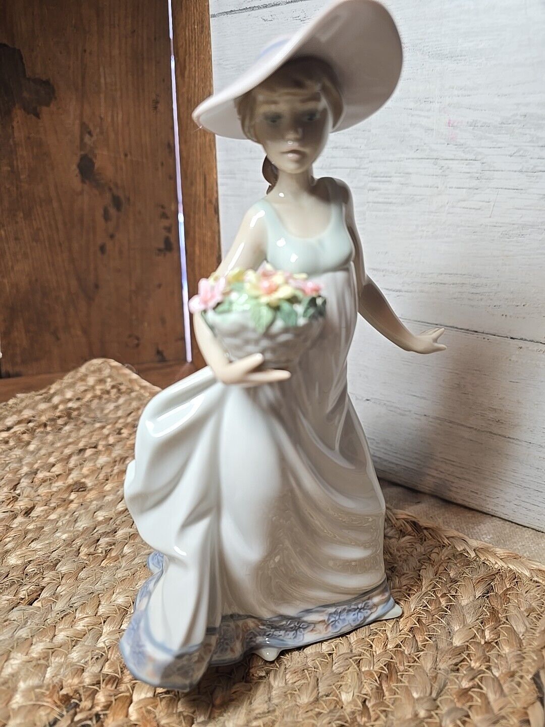 Lladro - Carefree -  Girl with Flowers - 5790