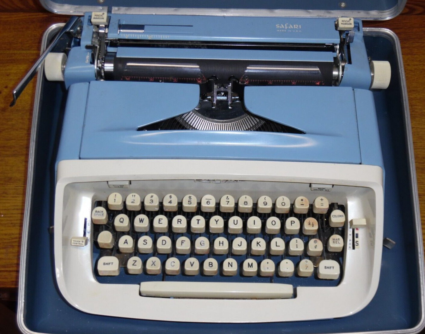 Vintage 1964 Royal Safari Typewriter - Case Is Missing Latch Button - SA5635057