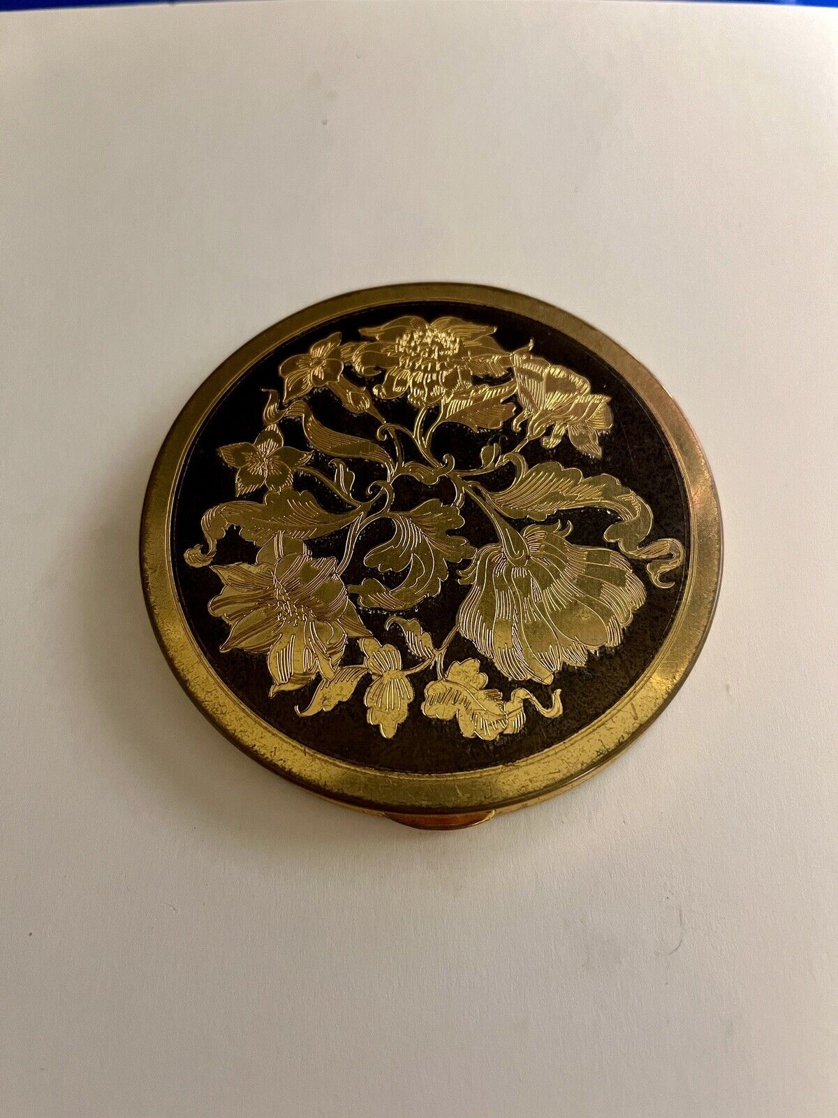 Vintage 1940s Wadsworth Powder Compact  Etched Floral Design 24K Plated No Puff