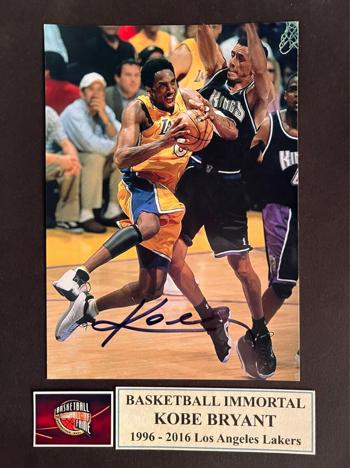 LA Lakers Kobe Bryant signed photo. 8x10 inches