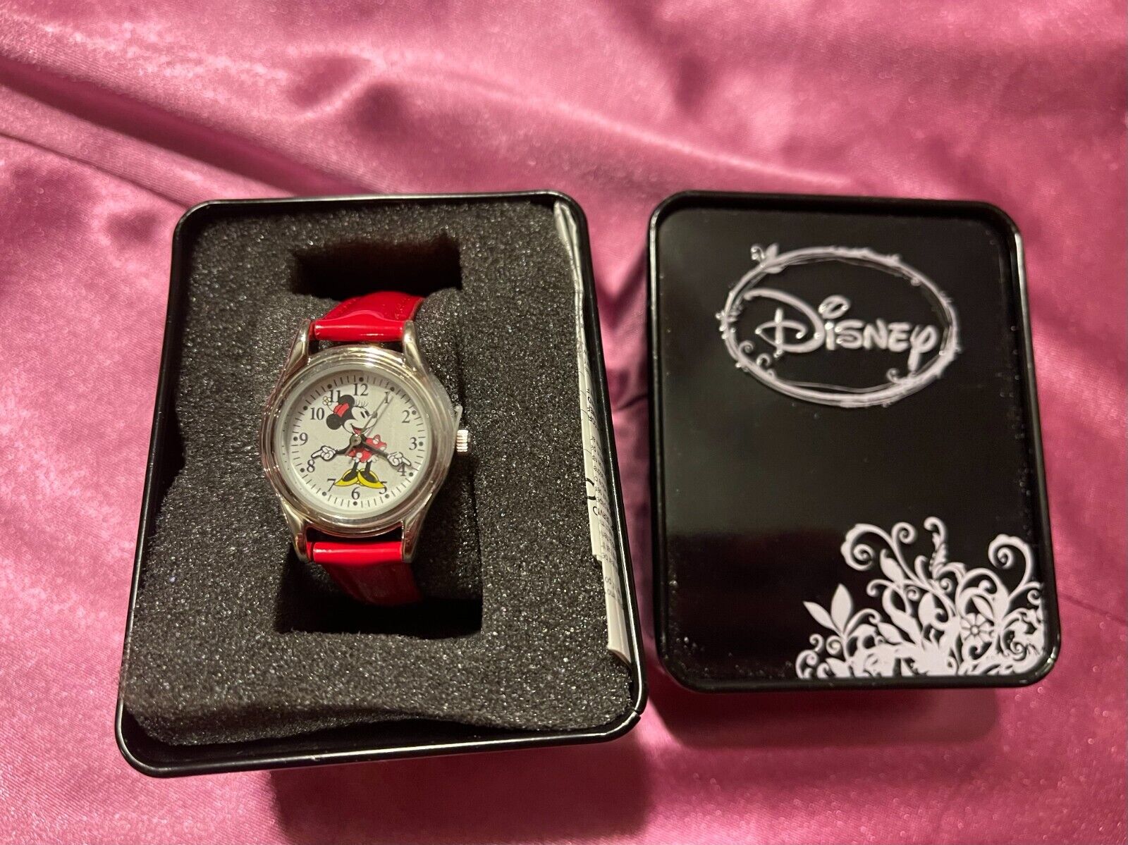 Disney Ladies Minnie Mouse Accutime Watch Corp Stainless Steel. New in box