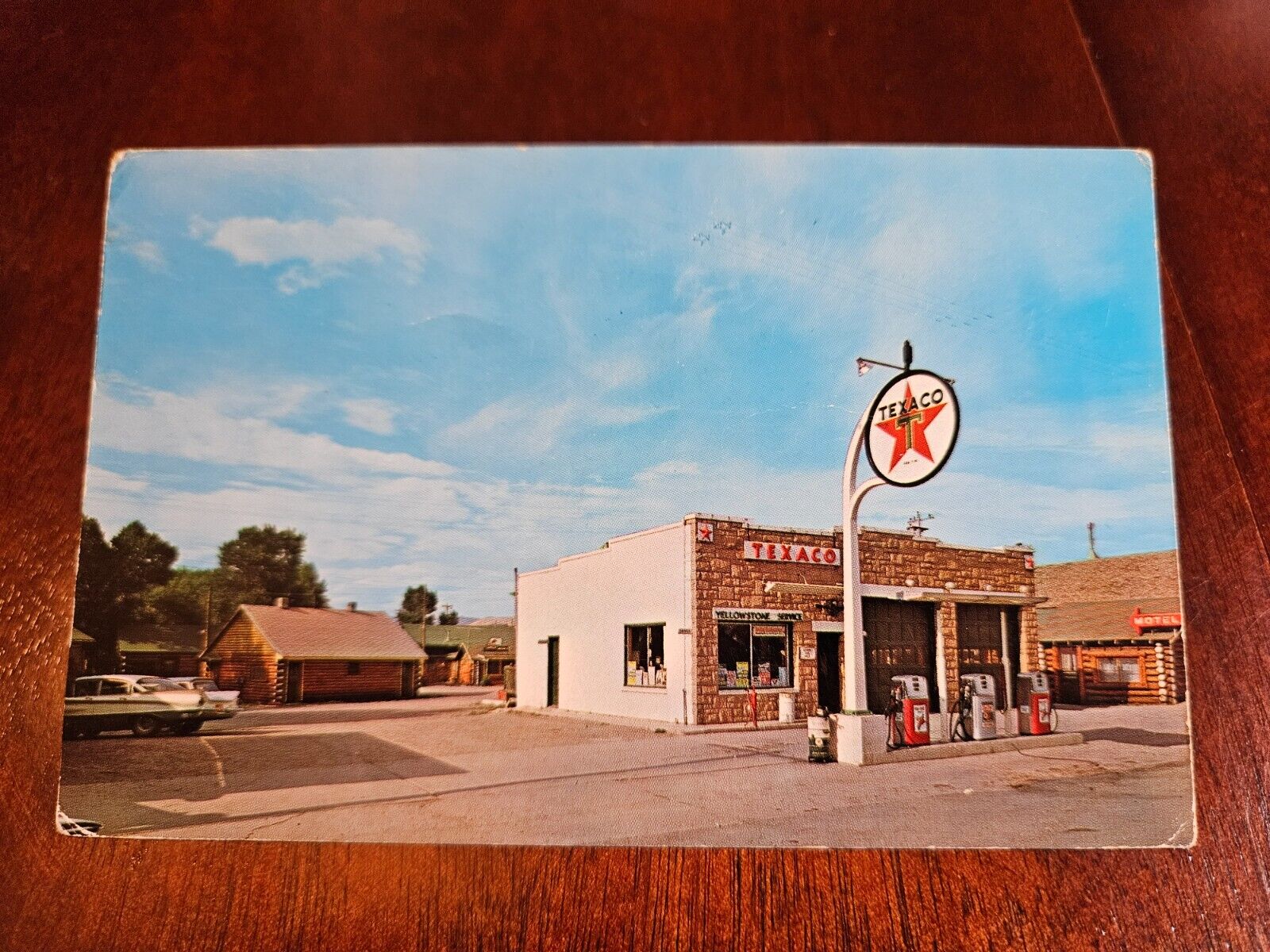 Postcard WY Wyoming Dubois Yellowstone Service And Motel Texaco Gas Station