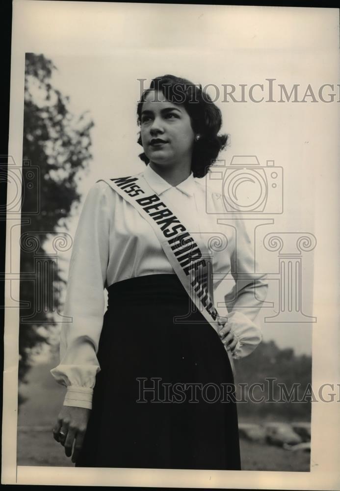 1948 Press Photo Lilliana Panlagua won Miss Berkshire Hills beauty contest