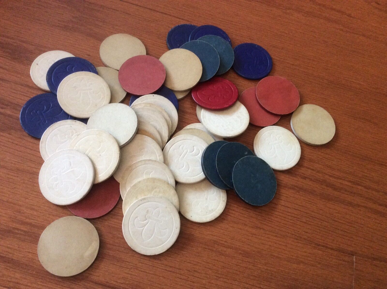 Vintage Lot of 45 poker chips 1940s Fleur de lis red blue white patriotic colors