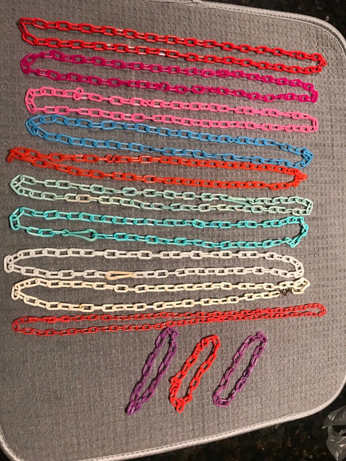 Vintage 80\'s Plastic Link Necklaces and Bracelets Pre-Owned Lot of 13