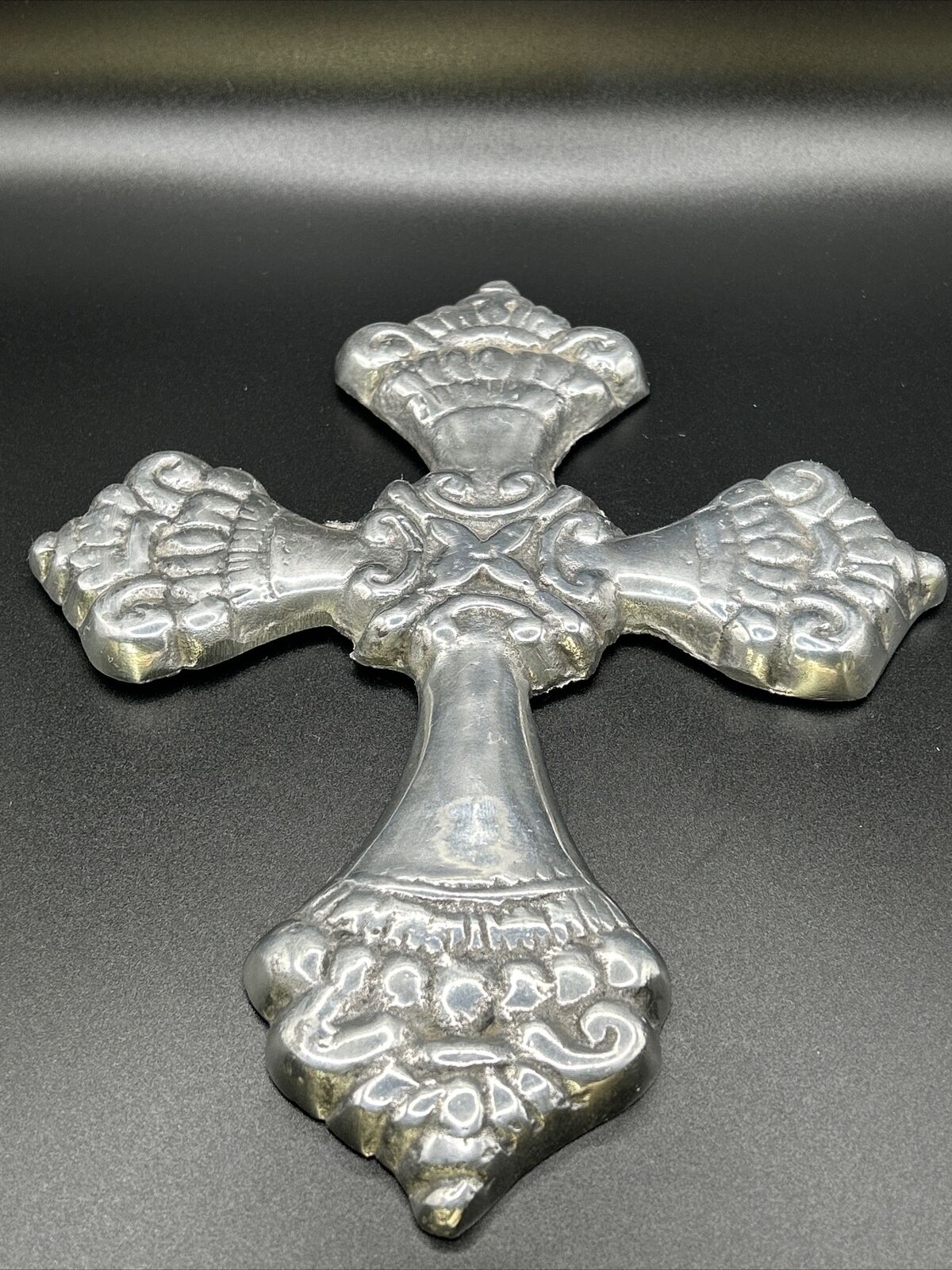 Ornate Metal Cross Wall Hanging With Floral Pattern Christian Decor Jesus Silver