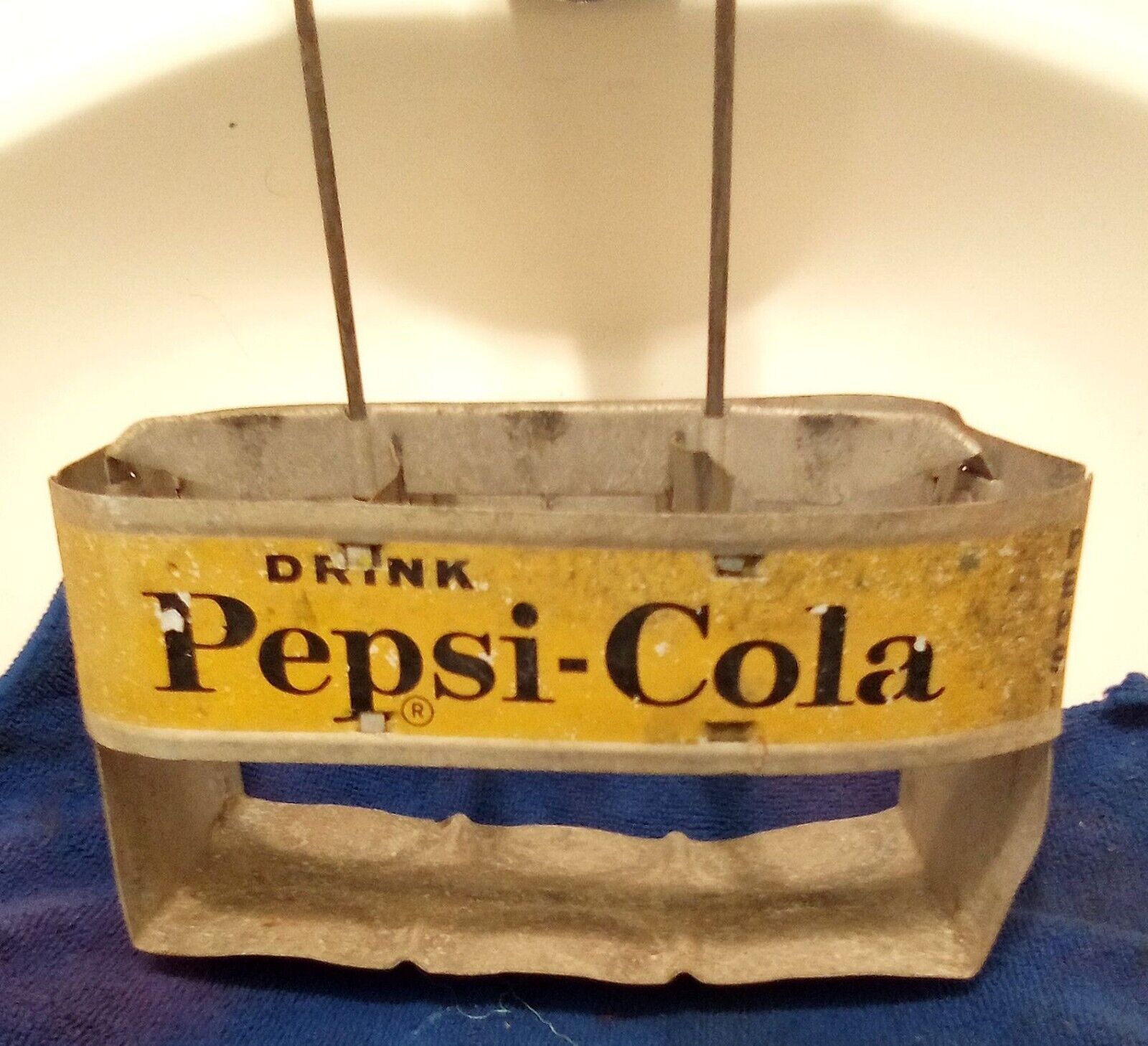 RARE VINTAGE DRINK PEPSI-COLA METAL 6 PACK BOTTLE CARRIER 1950\'S