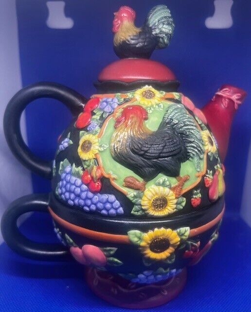 2004 Susan Winget Rooster Avignon Morning Brownlow Teapot + Mug Stackable Set