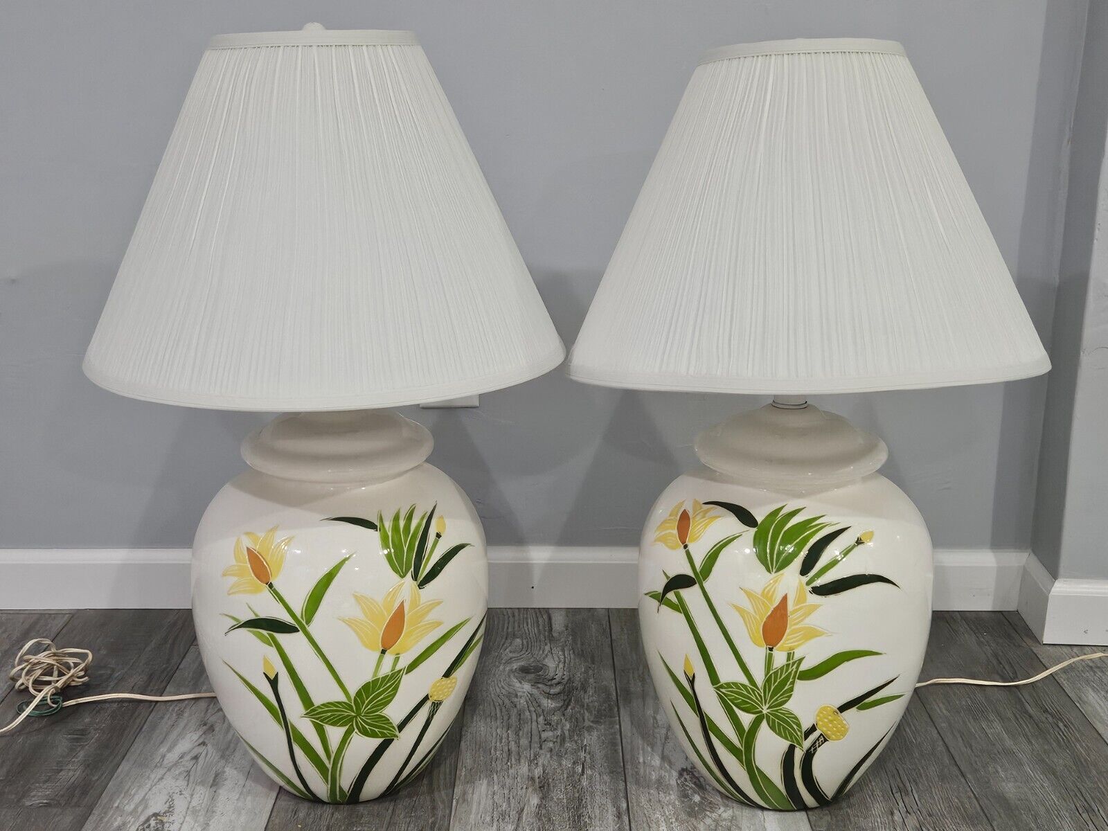 Vintage Ceramic Flower Table Lamp PAIR 30\