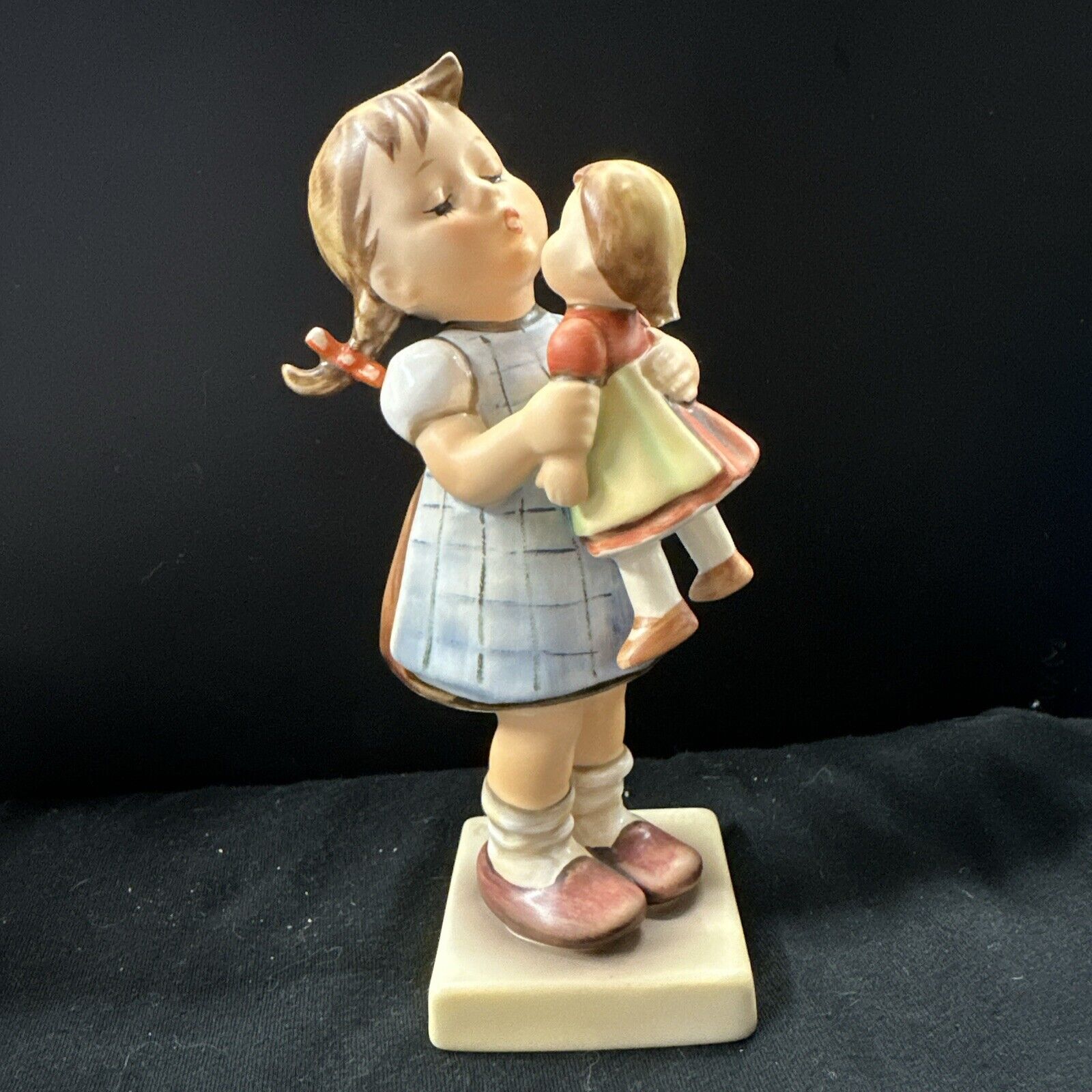 Vintage Hummel Goebel Figurine Kiss Me 311 Adorable ❤️