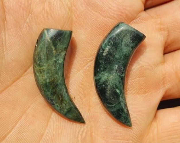 2 Pre Columbian Maya Aztec Jade Jaguar Claw Pendants Green Stone Collar Tooth