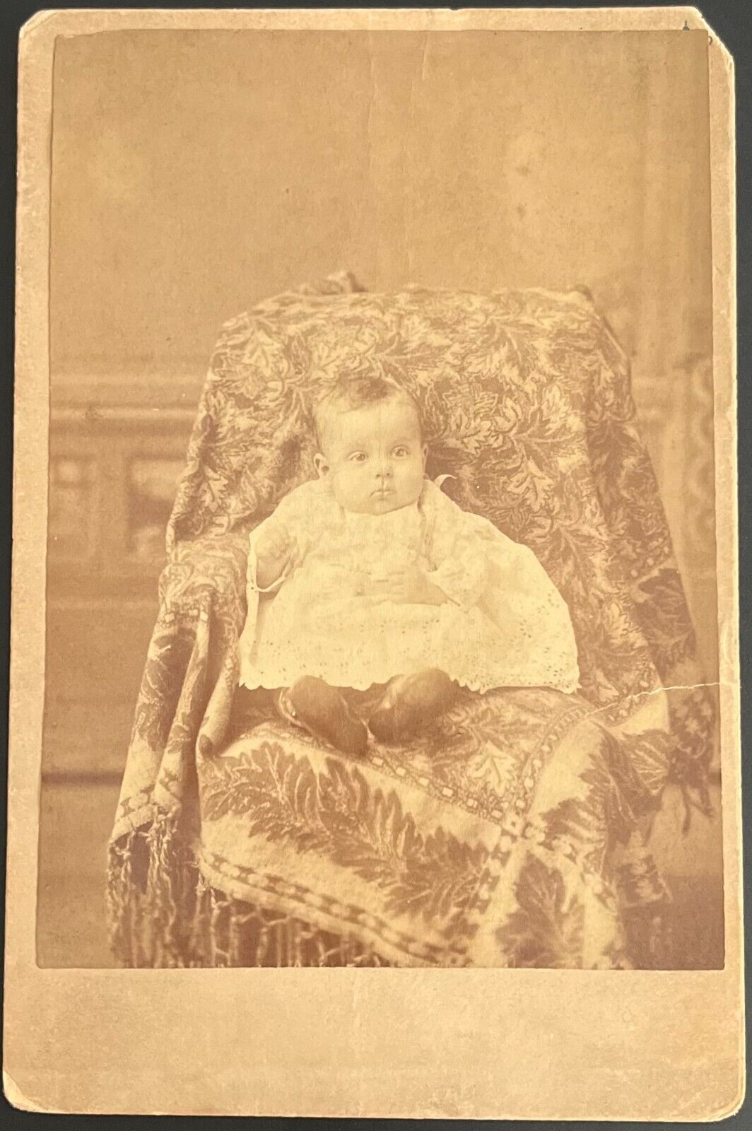 ~LATE 1860s-EARLY 1870s POST CIVIL WAR CABINET CARD PHOTO INFANT, NAME ON BACK
