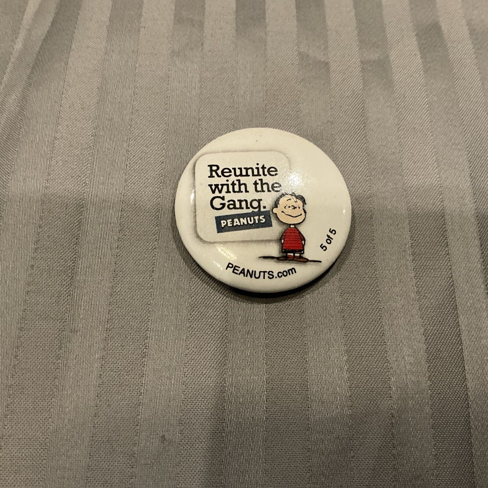 Linus/Peanuts Button/Pinback SDCC 2011 Exclusive Reunite With The Gang 1.25\
