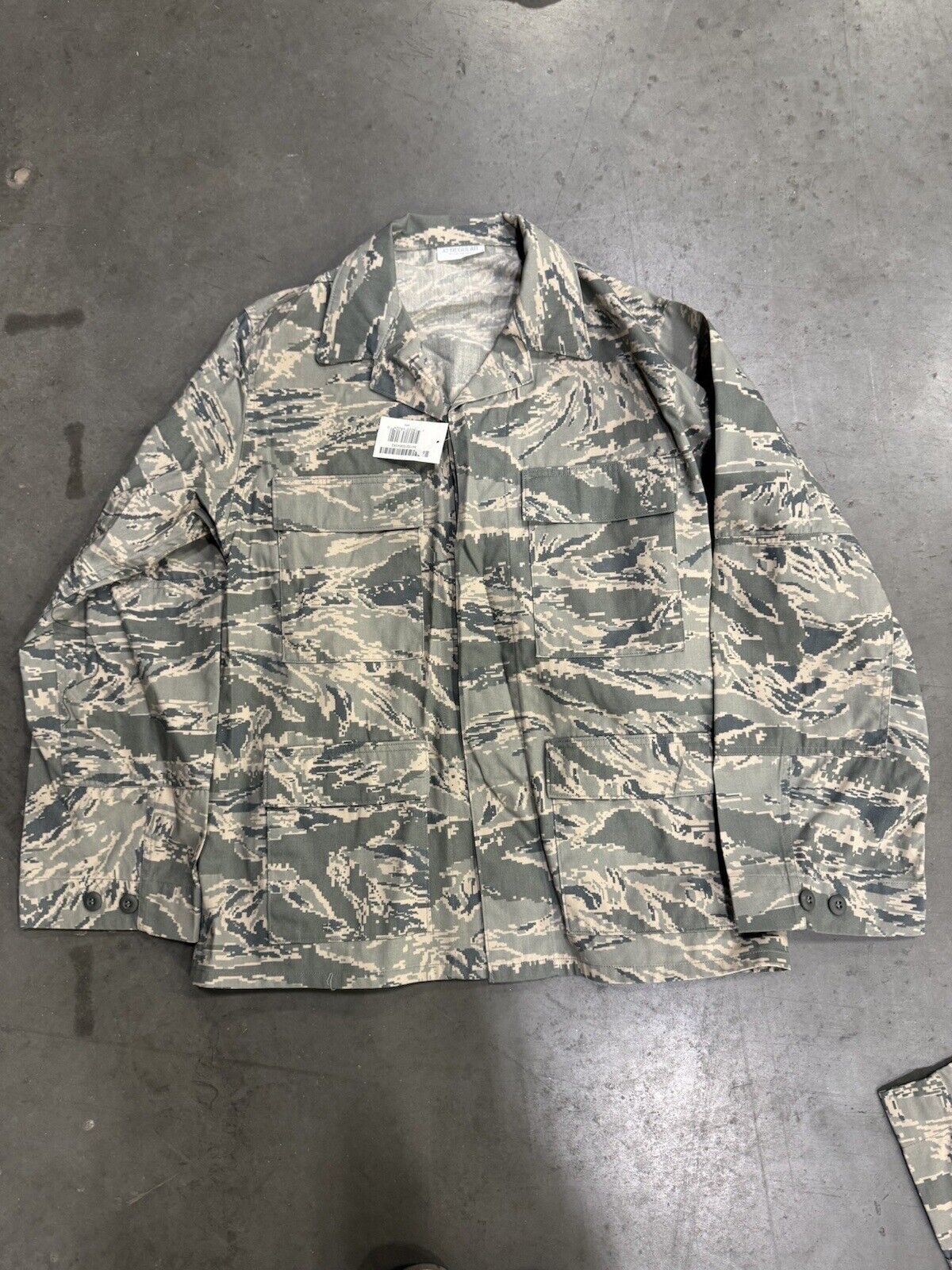 US Military Men\'s Size 42R Camouflage Utility Air Force Uniform Coat NWT
