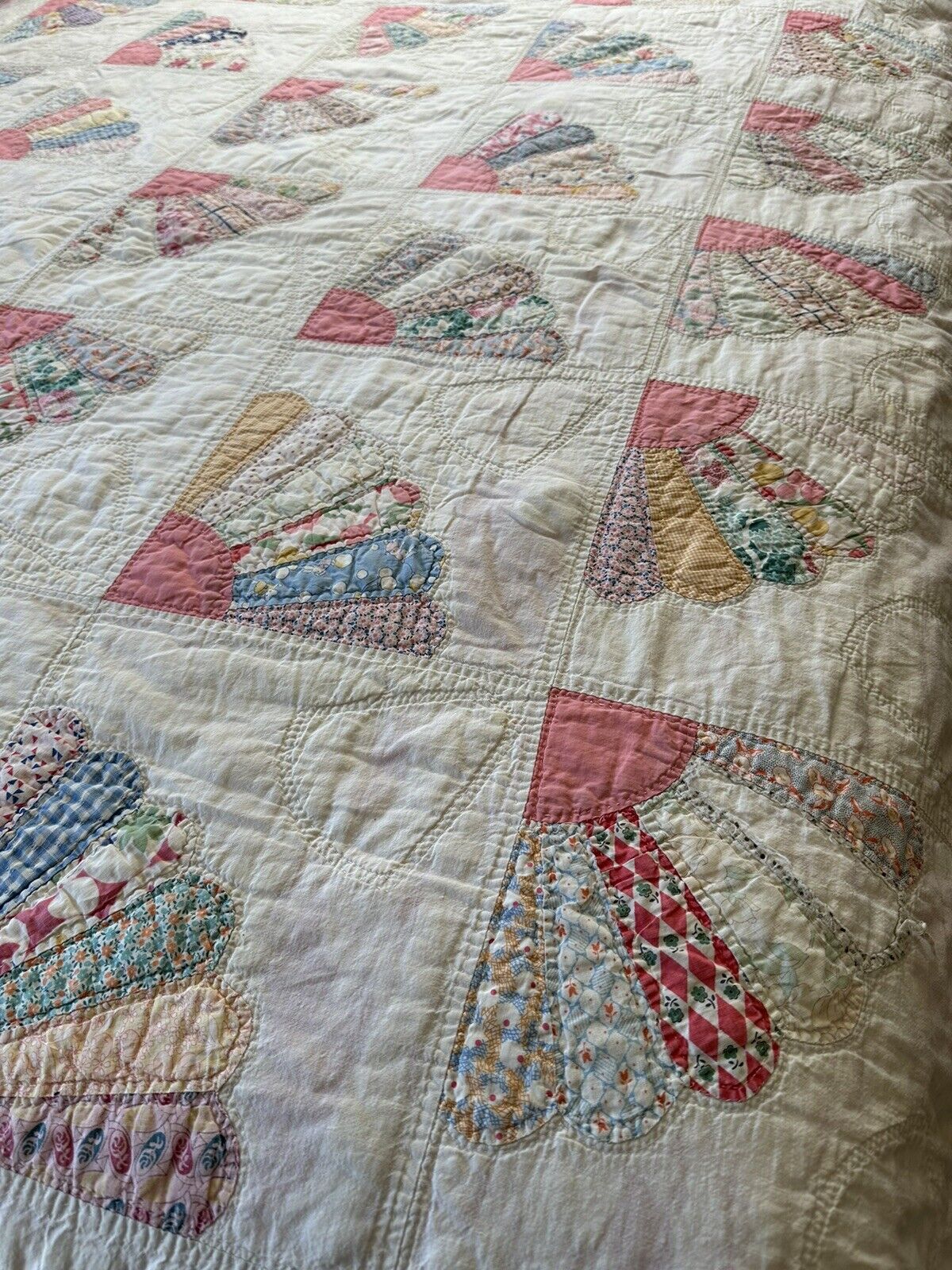 Antique Quilt Hand Stitched Grandmothers Fan Feedsack 81x72 Cotton Scalloped